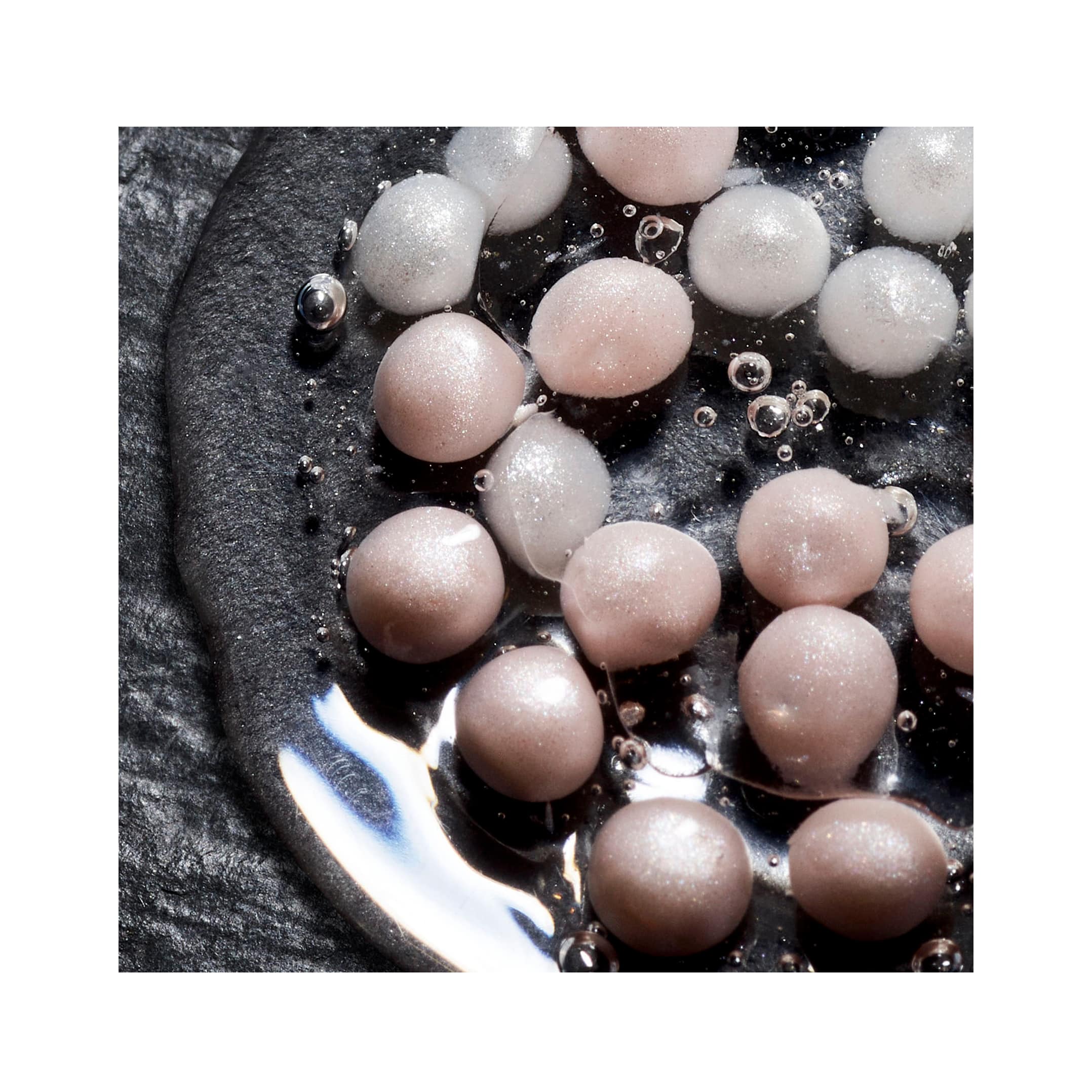 The Pearlescent Illuminating Serum - Image 5